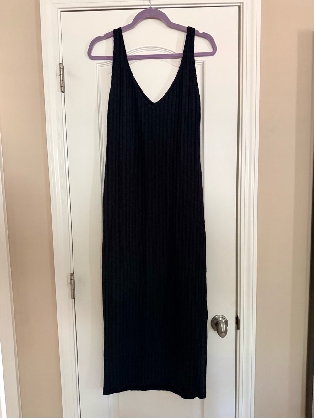 Classic Black Ribbed V-Neck Maxi Dress - Women's